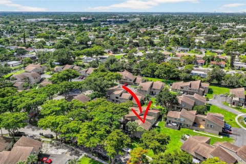 Condo in Lauderhill, Florida, 2 bedrooms  № 2013966 - photo 8