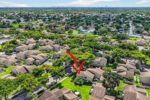 Condo in Lauderhill, Florida, 2 bedrooms  № 2013966 - photo 9