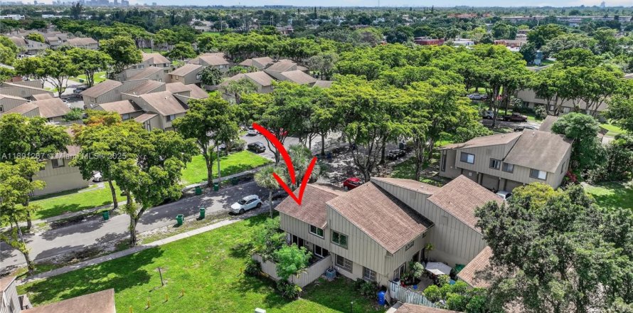 Condo in Lauderhill, Florida, 2 bedrooms  № 2013966