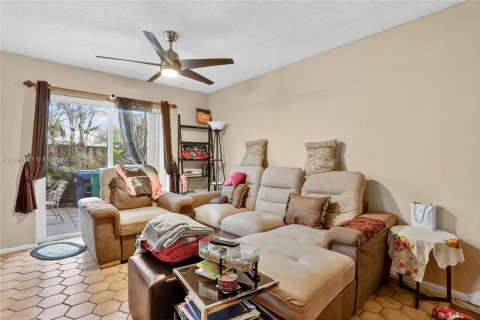 Condo in Lauderhill, Florida, 2 bedrooms  № 2013966 - photo 16