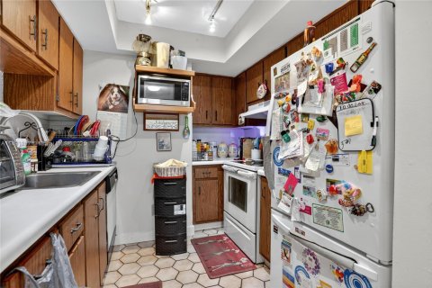 Condo in Lauderhill, Florida, 2 bedrooms  № 2013966 - photo 22