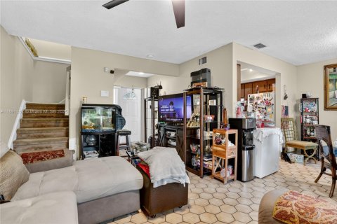 Condo in Lauderhill, Florida, 2 bedrooms  № 2013966 - photo 18