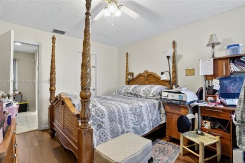 Condo in Lauderhill, Florida, 2 bedrooms  № 2013966 - photo 25