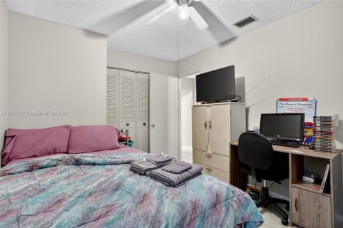 Condo in Lauderhill, Florida, 2 bedrooms  № 2013966 - photo 24