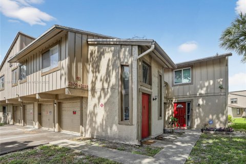 Condo in Lauderhill, Florida, 2 bedrooms  № 2013966 - photo 2