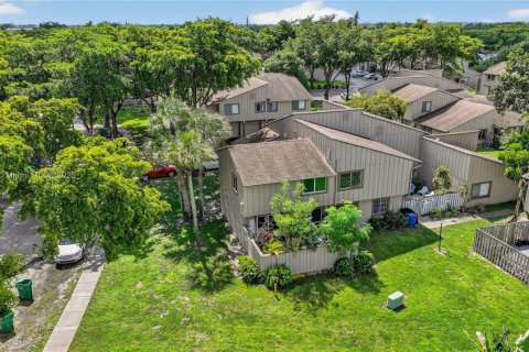 Condo in Lauderhill, Florida, 2 bedrooms  № 2013966 - photo 5