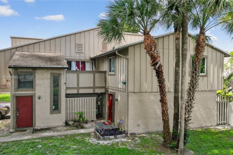 Condo in Lauderhill, Florida, 2 bedrooms  № 2013966 - photo 3