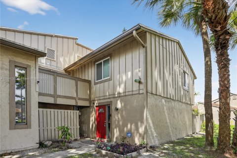 Condo in Lauderhill, Florida, 2 bedrooms  № 2013966 - photo 4