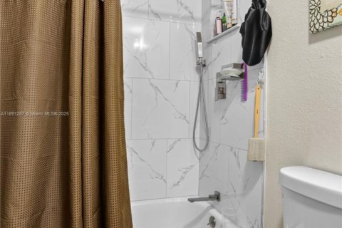 Condo in Lauderhill, Florida, 2 bedrooms  № 2013966 - photo 29