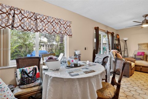 Condo in Lauderhill, Florida, 2 bedrooms  № 2013966 - photo 19