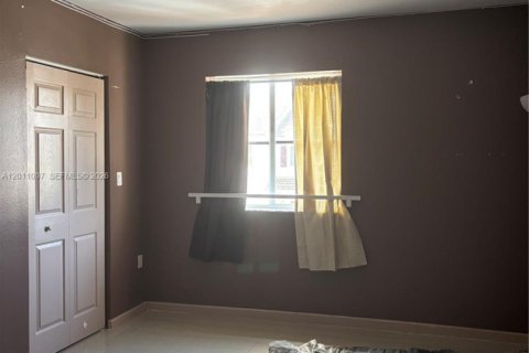 Adosado en venta en Miami Gardens, Florida, 2 dormitorios, 105.91 m2 № 2075249 - foto 2