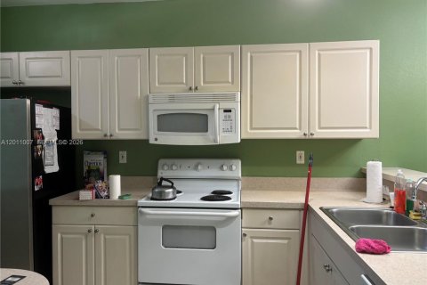 Adosado en venta en Miami Gardens, Florida, 2 dormitorios, 105.91 m2 № 2075249 - foto 7