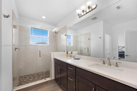 Townhouse in Deerfield Beach, Florida 3 bedrooms, 170.01 sq.m. № 1994900 - photo 25