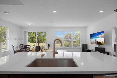 Townhouse in Deerfield Beach, Florida 3 bedrooms, 170.01 sq.m. № 1994900 - photo 10