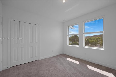 Townhouse in Deerfield Beach, Florida 3 bedrooms, 170.01 sq.m. № 1994900 - photo 15