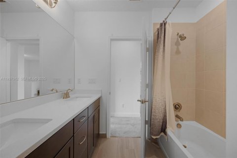 Townhouse in Deerfield Beach, Florida 3 bedrooms, 170.01 sq.m. № 1994900 - photo 19