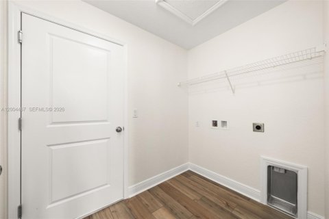 House in Sebring, Florida 4 bedrooms, 164.72 sq.m. № 2068691 - photo 10