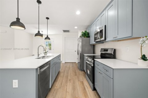 House in Sebring, Florida 4 bedrooms, 164.72 sq.m. № 2068691 - photo 7