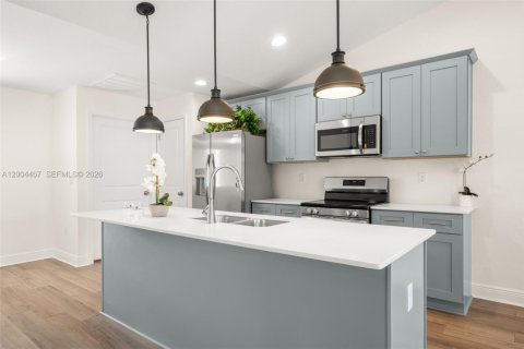 House in Sebring, Florida 4 bedrooms, 164.72 sq.m. № 2068691 - photo 6