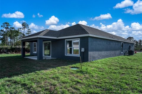 House in Sebring, Florida 4 bedrooms, 164.72 sq.m. № 2068691 - photo 24