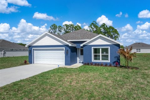 House in Sebring, Florida 4 bedrooms, 164.72 sq.m. № 2068691 - photo 2