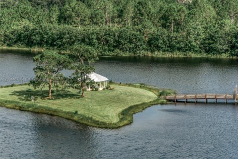 House in Sebring, Florida 4 bedrooms, 164.72 sq.m. № 2068691 - photo 30