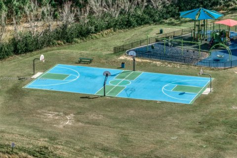 House in Sebring, Florida 4 bedrooms, 164.72 sq.m. № 2068691 - photo 29