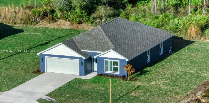 House in Sebring, Florida 4 bedrooms, 164.72 sq.m. № 2068691