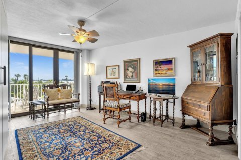 Condo in Palm Beach, Florida, 2 bedrooms  № 2261864 - photo 19