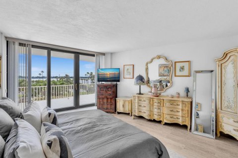 Condo in Palm Beach, Florida, 2 bedrooms  № 2261864 - photo 13