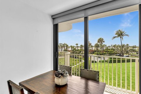 Condo in Palm Beach, Florida, 2 bedrooms  № 2261864 - photo 11