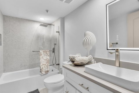 Condo in Palm Beach, Florida, 2 bedrooms  № 2261864 - photo 21