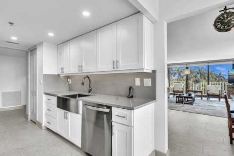 Condo in Palm Beach, Florida, 2 bedrooms  № 2261864 - photo 7