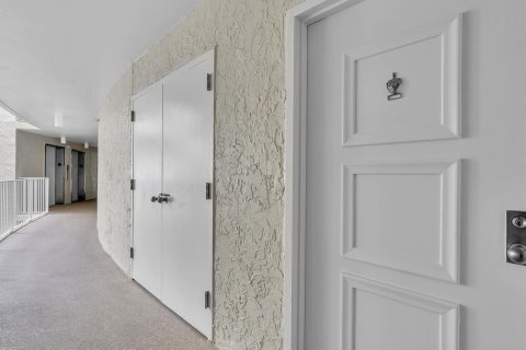 Condo in Palm Beach, Florida, 2 bedrooms  № 2261864 - photo 28