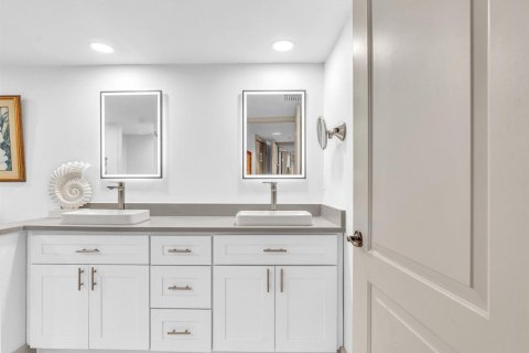 Condo in Palm Beach, Florida, 2 bedrooms  № 2261864 - photo 14