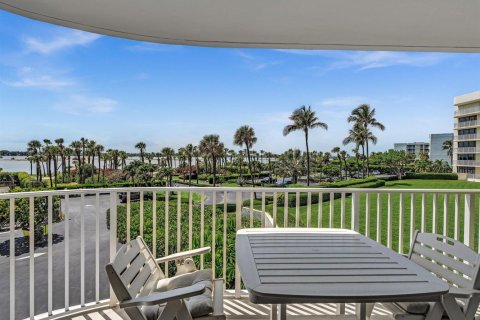 Condo in Palm Beach, Florida, 2 bedrooms  № 2261864 - photo 26