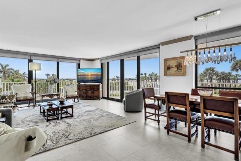 Condo in Palm Beach, Florida, 2 bedrooms  № 2261864 - photo 3