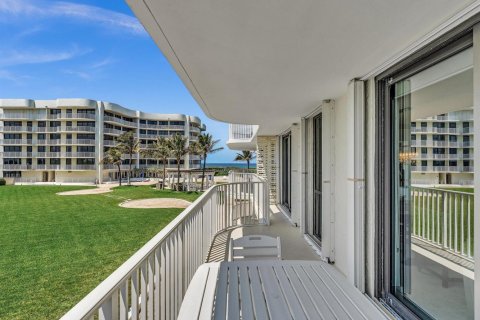 Condo in Palm Beach, Florida, 2 bedrooms  № 2261864 - photo 24