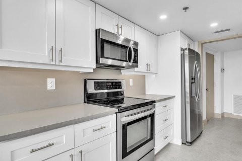 Condo in Palm Beach, Florida, 2 bedrooms  № 2261864 - photo 8