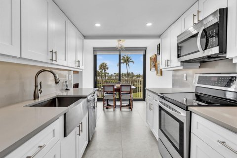 Condo in Palm Beach, Florida, 2 bedrooms  № 2261864 - photo 9