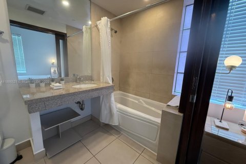 Hôtel, hôtellerie à vendre à Miami Beach, Floride: 1 chambre, 28.15 m2 № 2282847 - photo 3