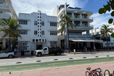 Hôtel, hôtellerie à vendre à Miami Beach, Floride: 1 chambre, 28.15 m2 № 2282847 - photo 13