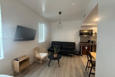 Hôtel, hôtellerie à vendre à Miami Beach, Floride: 1 chambre, 28.15 m2 № 2282847 - photo 2