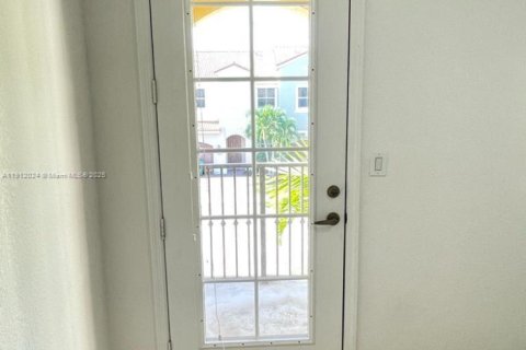 Townhouse in Miami, Florida 3 bedrooms, 161.65 sq.m. № 1968003 - photo 24