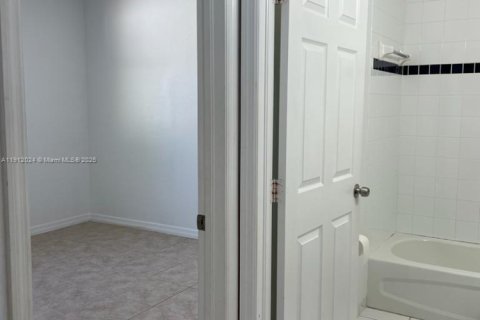 Townhouse in Miami, Florida 3 bedrooms, 161.65 sq.m. № 1968003 - photo 11