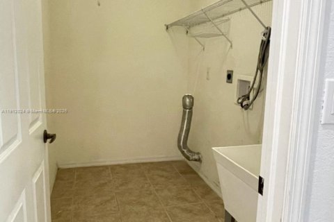 Townhouse in Miami, Florida 3 bedrooms, 161.65 sq.m. № 1968003 - photo 19