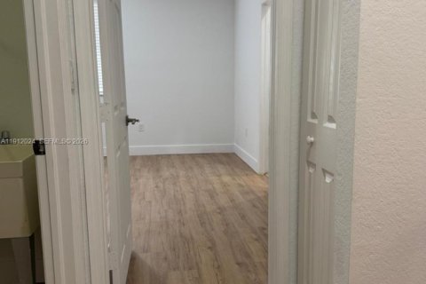 Touwnhouse à louer à Miami, Floride: 3 chambres, 161.65 m2 № 1968003 - photo 29