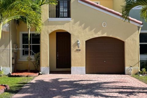 Townhouse in Miami, Florida 3 bedrooms, 161.65 sq.m. № 1968003 - photo 1