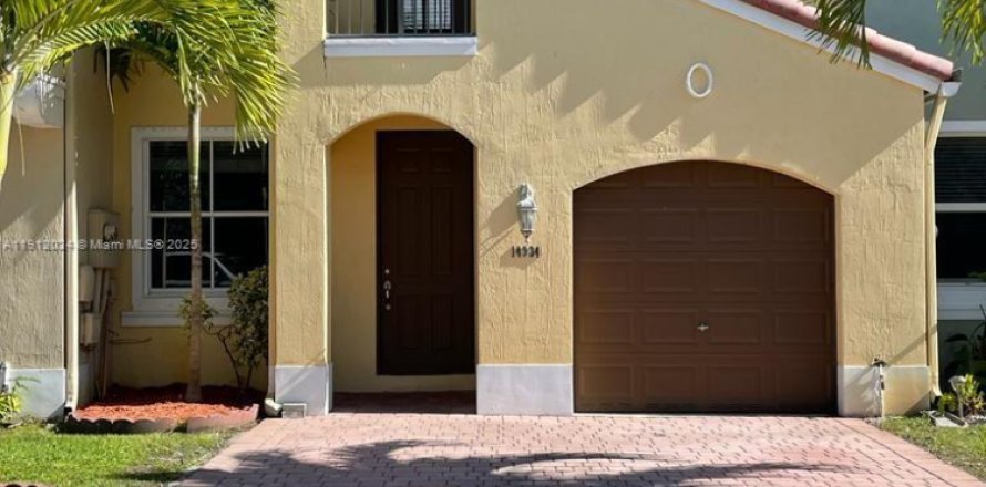 Townhouse in Miami, Florida 3 bedrooms, 161.65 sq.m. № 1968003