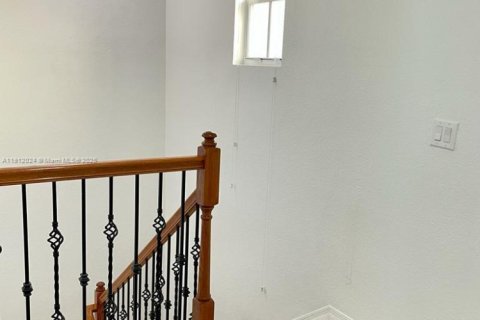 Townhouse in Miami, Florida 3 bedrooms, 161.65 sq.m. № 1968003 - photo 12